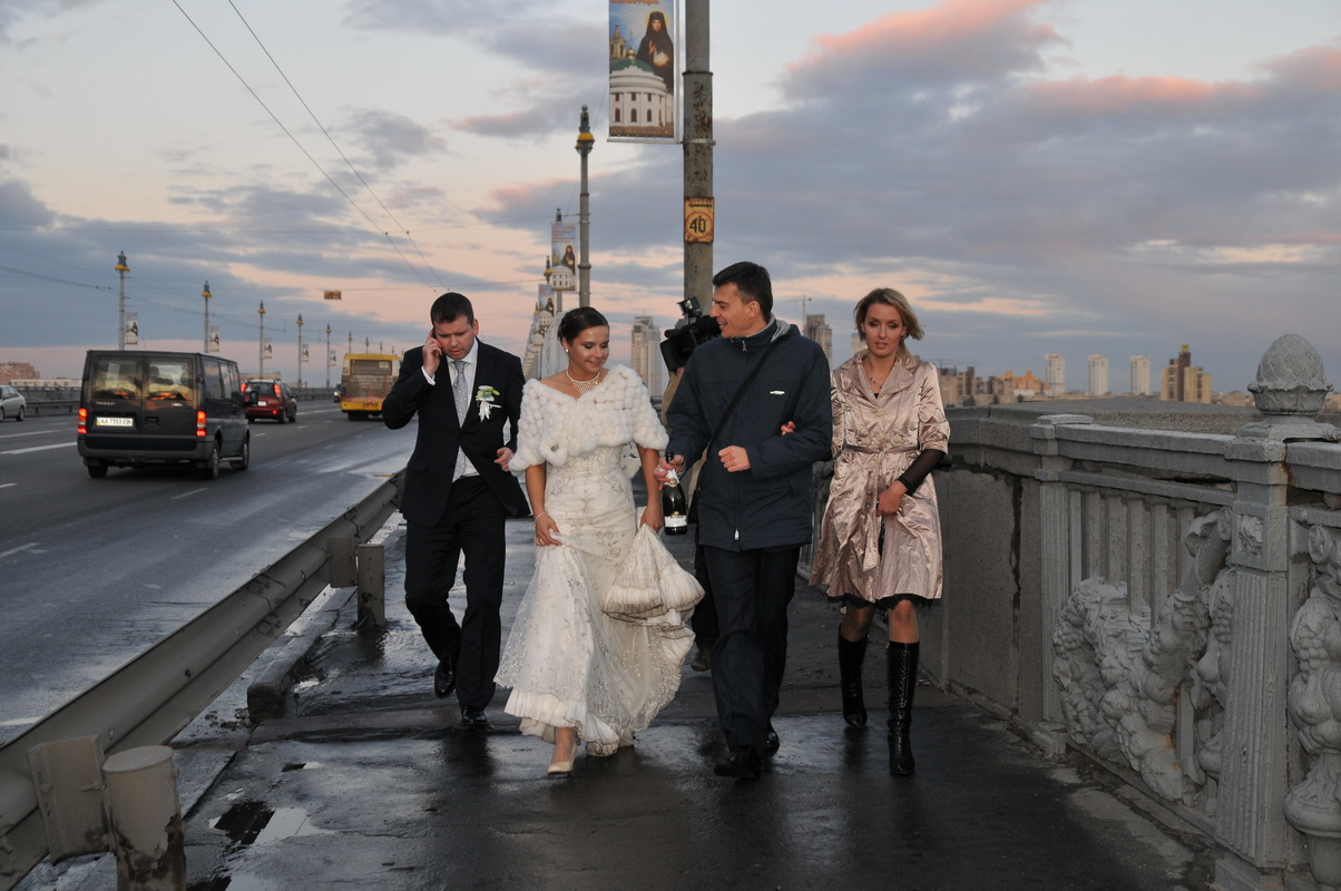 Жанровая репортажная фотография. Свадьба Михаила Шаманова. Прогулка по городу