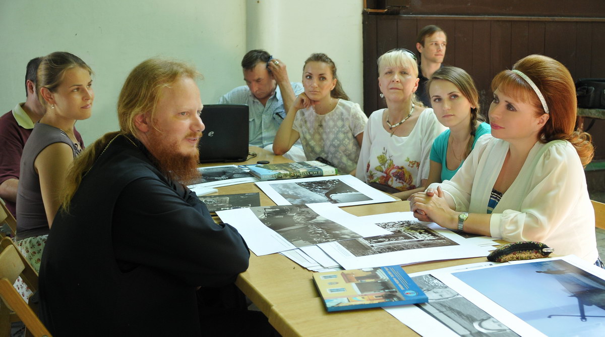 Перша зустріч в Православному центрі художньої і документальної фотографії  Свято-Троїцького Іонінского монастиря відбулася. 5