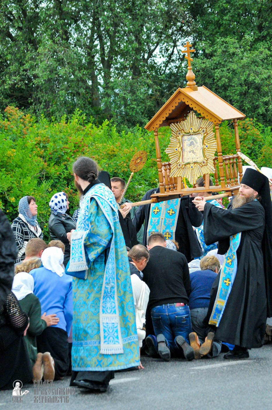 easter_procession_ukraine_an_0108