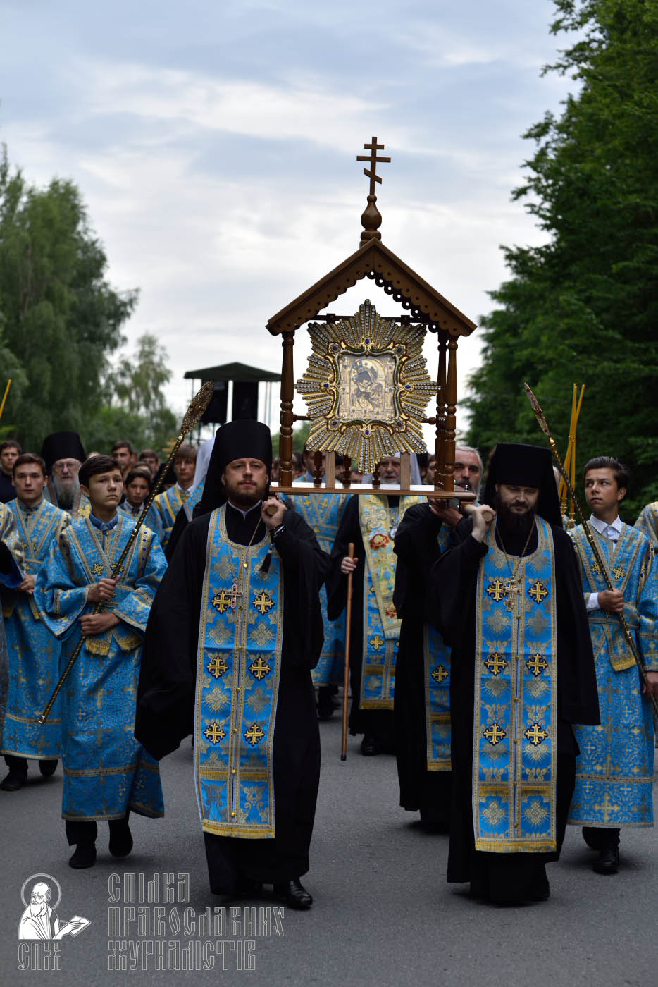 easter_procession_ukraine_pochaev_0209