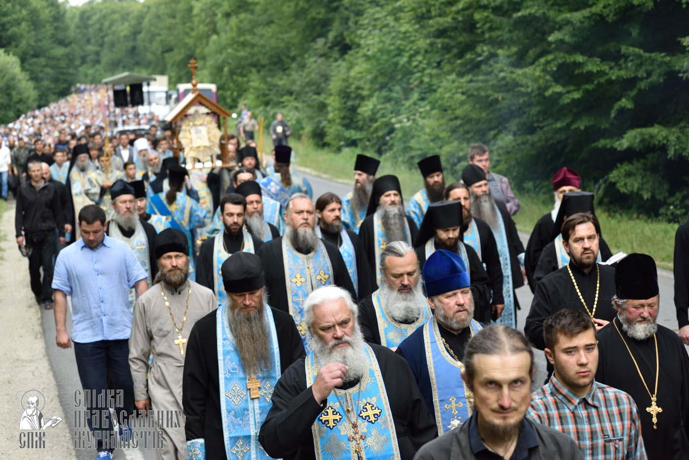 easter_procession_ukraine_pochaev_0224