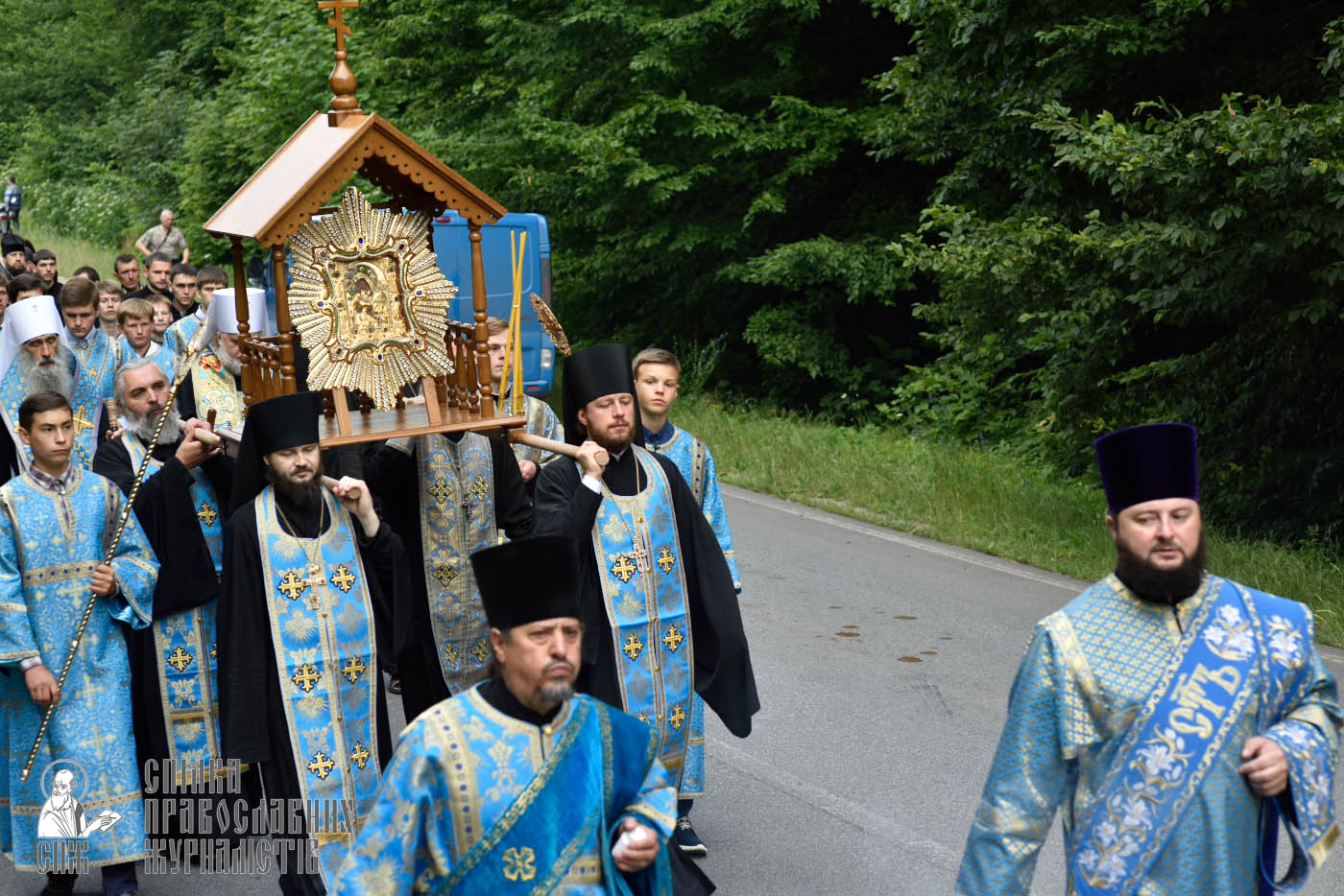 easter_procession_ukraine_pochaev_0226