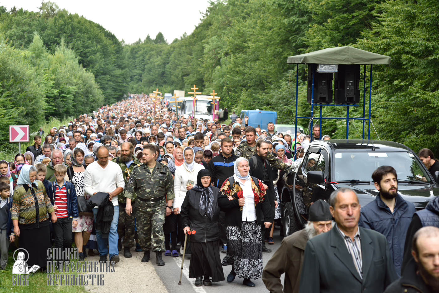 easter_procession_ukraine_pochaev_0230