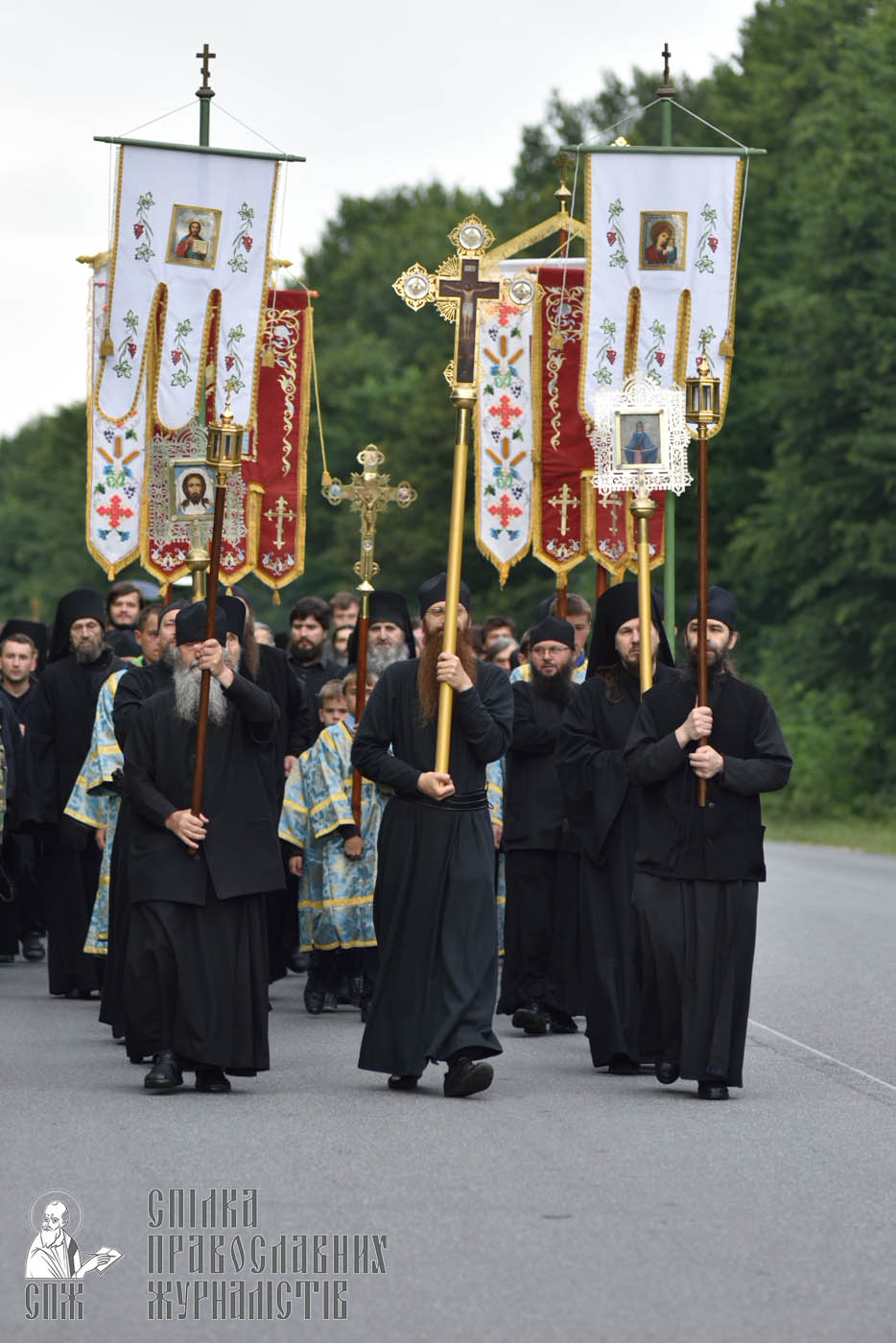 easter_procession_ukraine_pochaev_0234