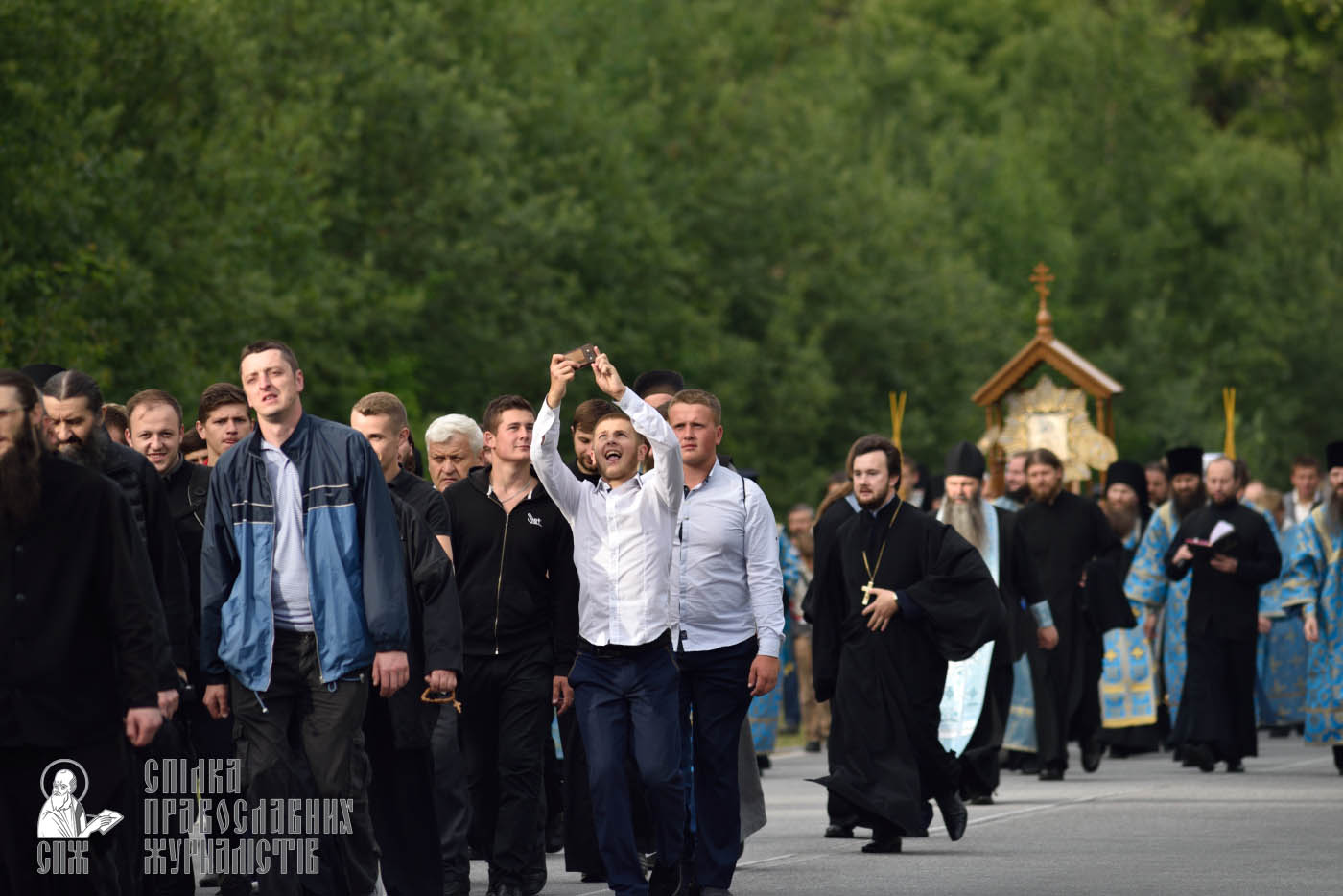 easter_procession_ukraine_pochaev_0296