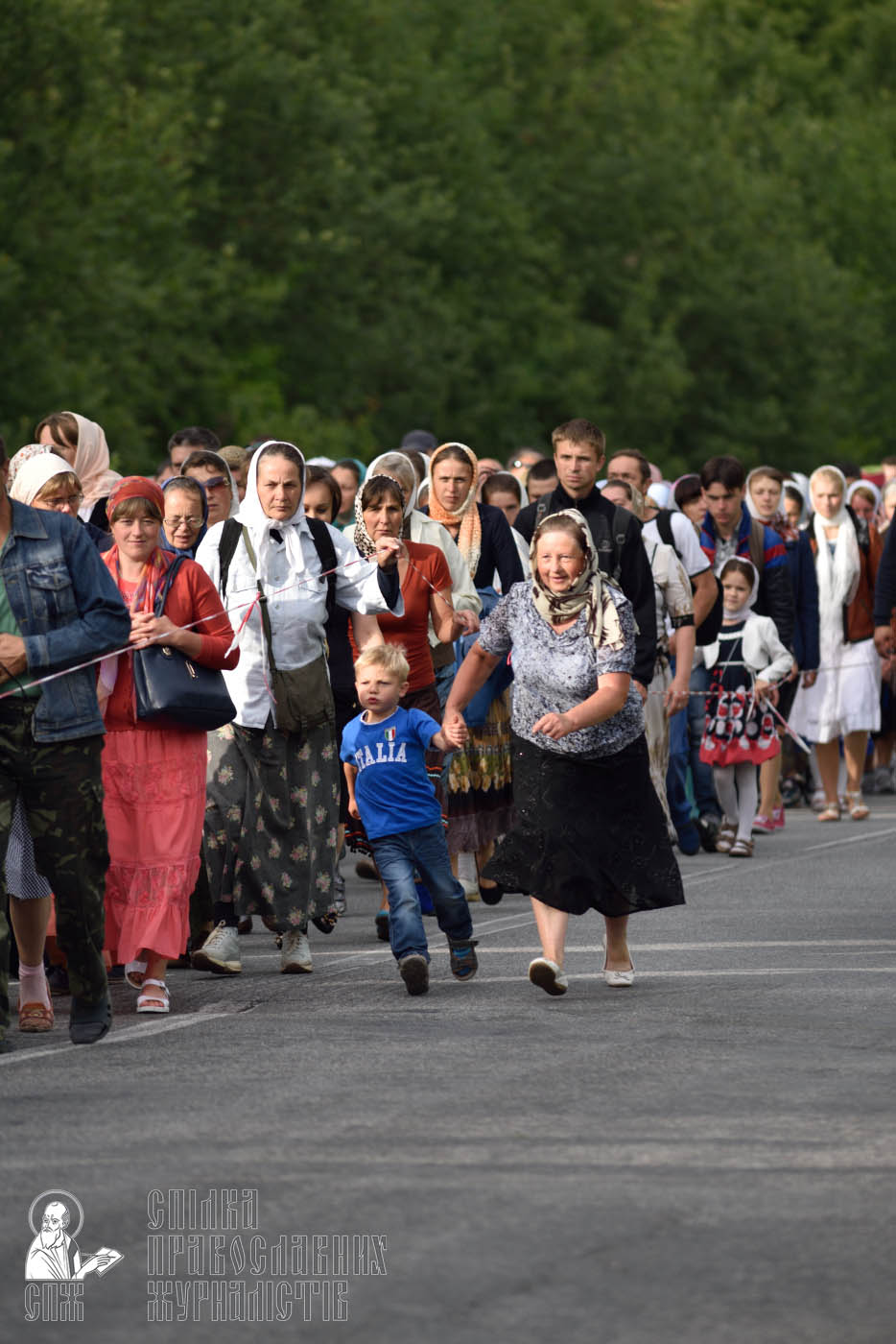 easter_procession_ukraine_pochaev_0305