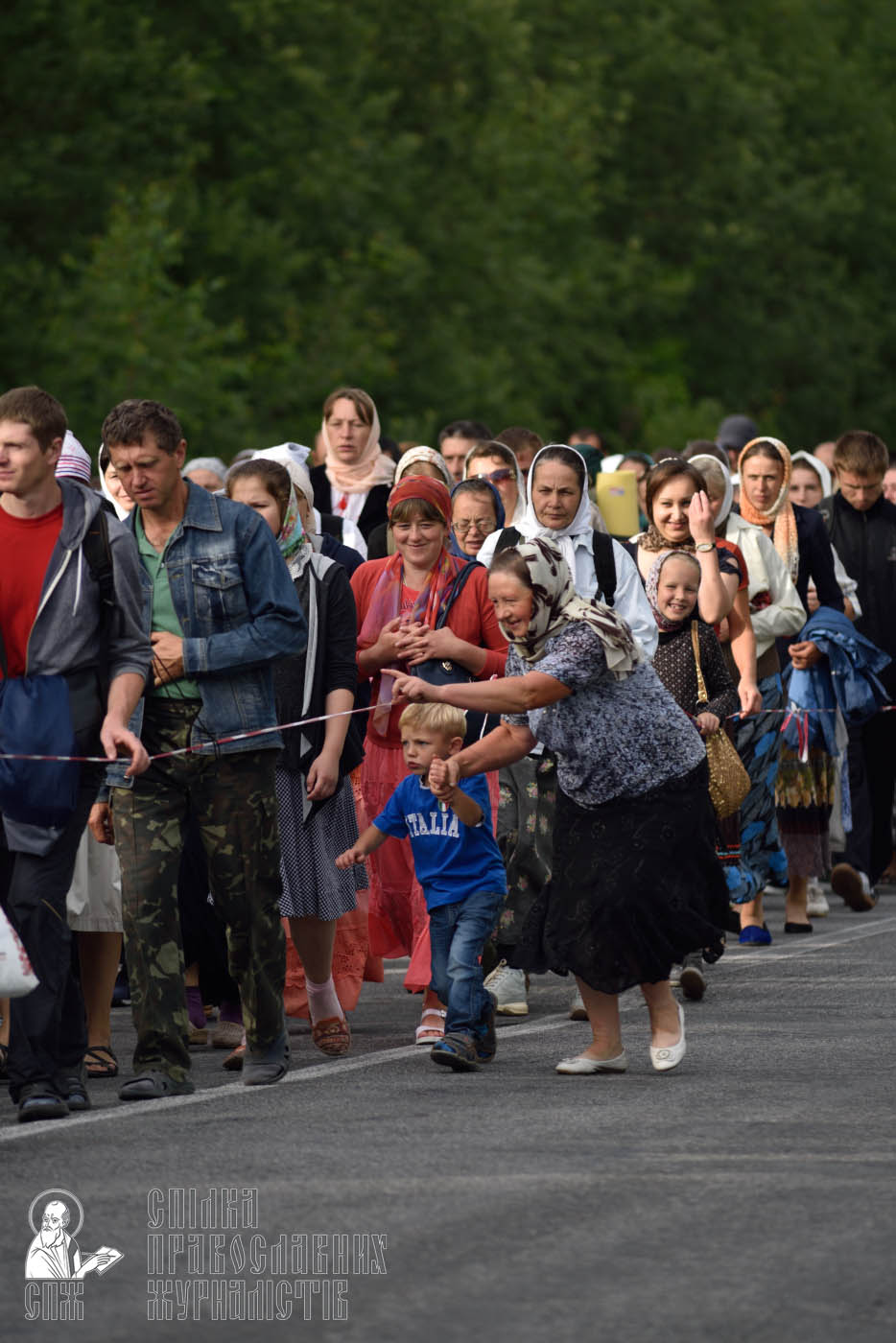 easter_procession_ukraine_pochaev_0306