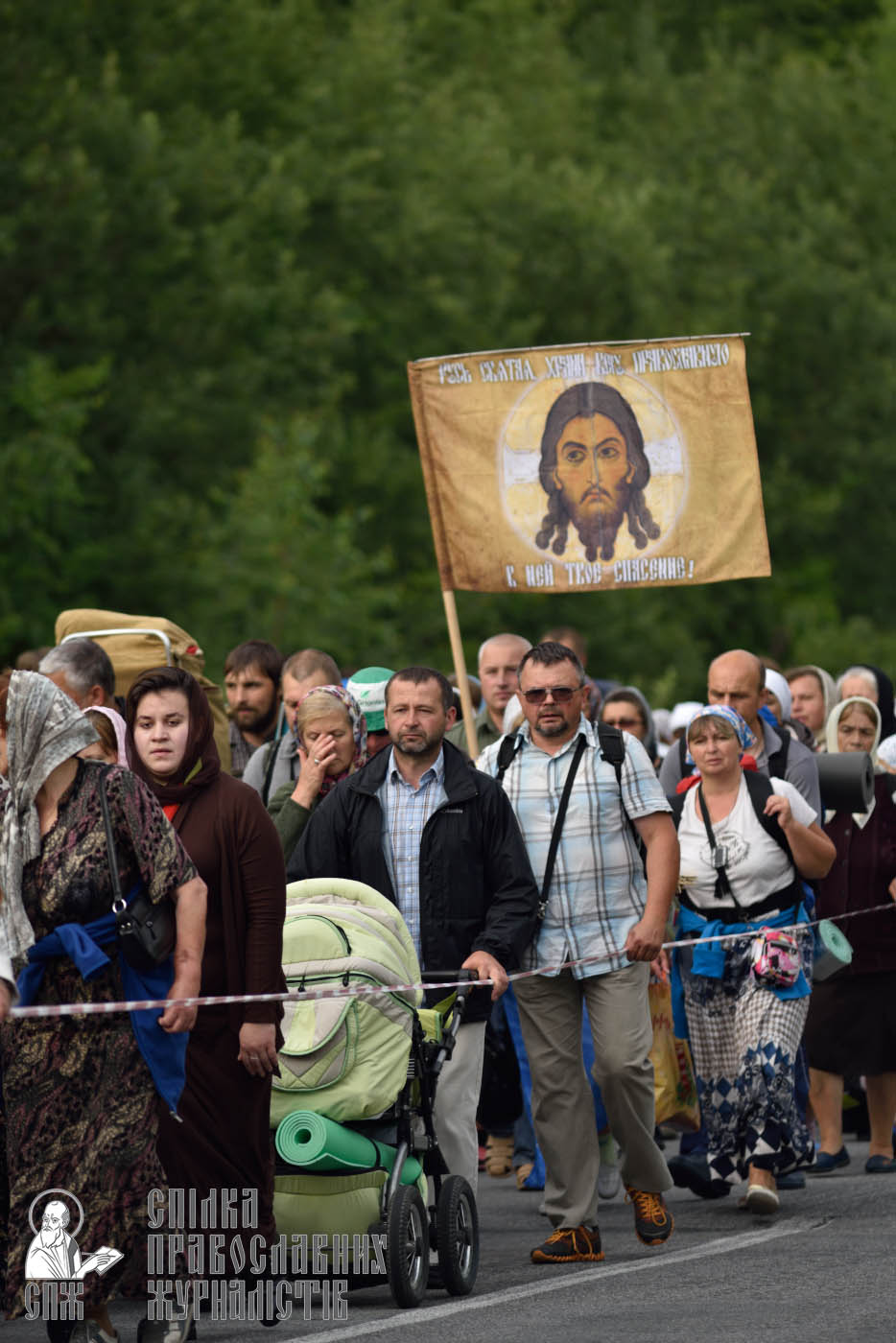 easter_procession_ukraine_pochaev_0311