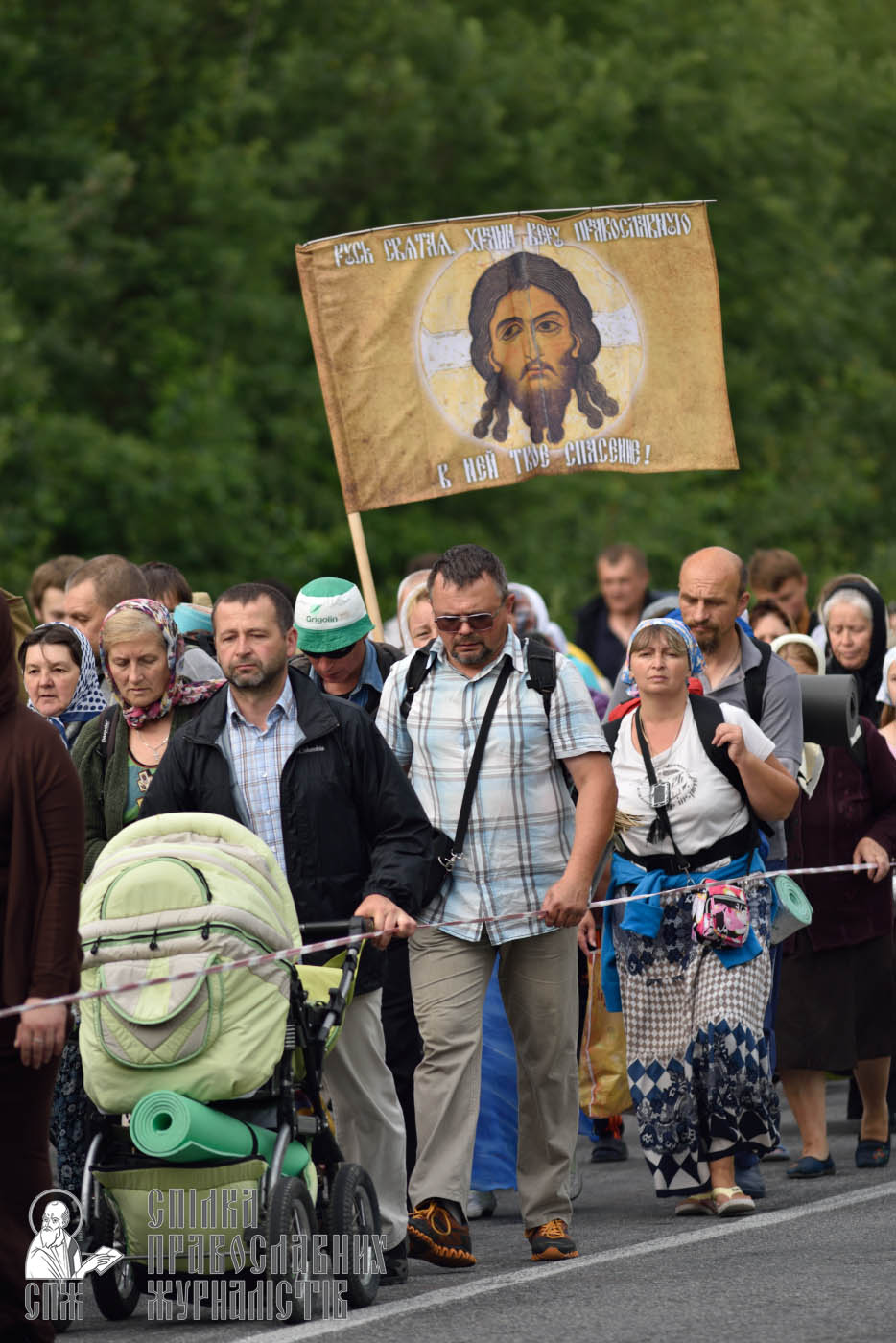 easter_procession_ukraine_pochaev_0312