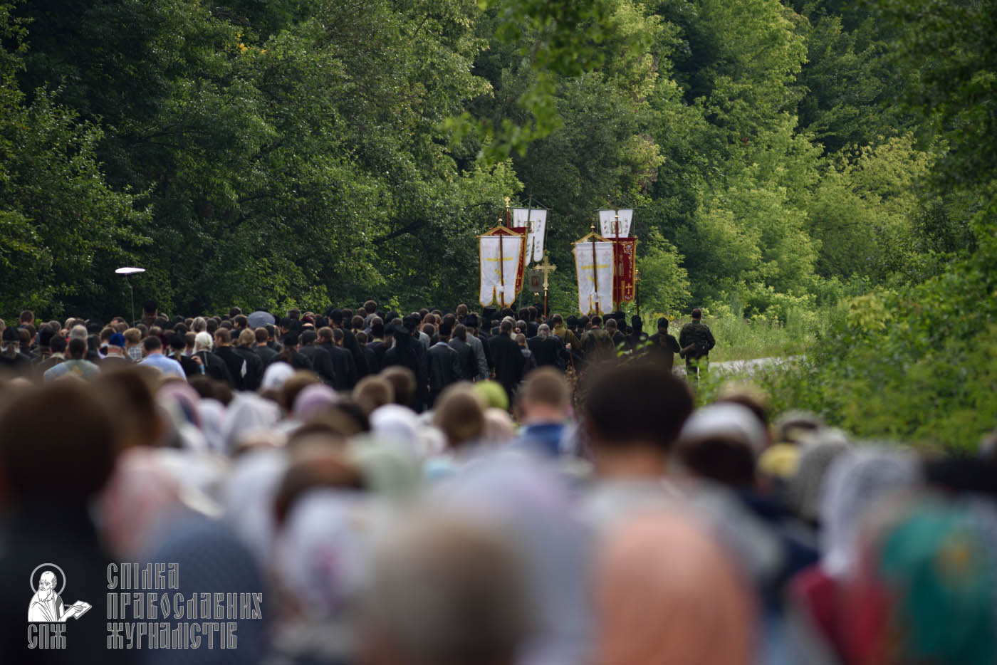 easter_procession_ukraine_pochaev_0315