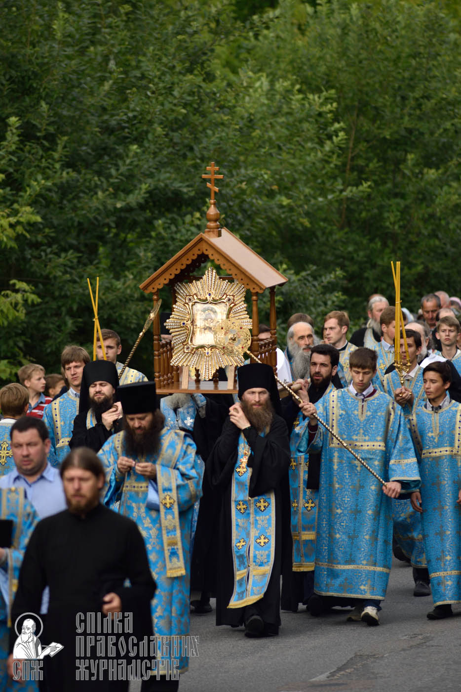easter_procession_ukraine_pochaev_0319