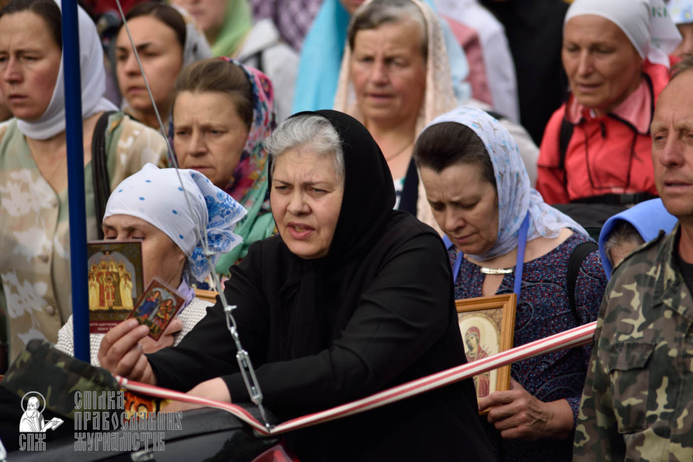 easter_procession_ukraine_pochaev_0324