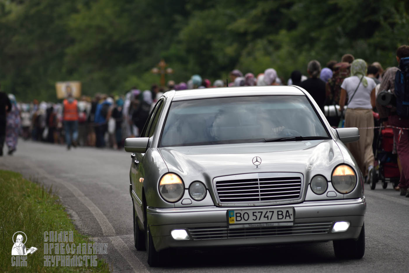 easter_procession_ukraine_pochaev_0343