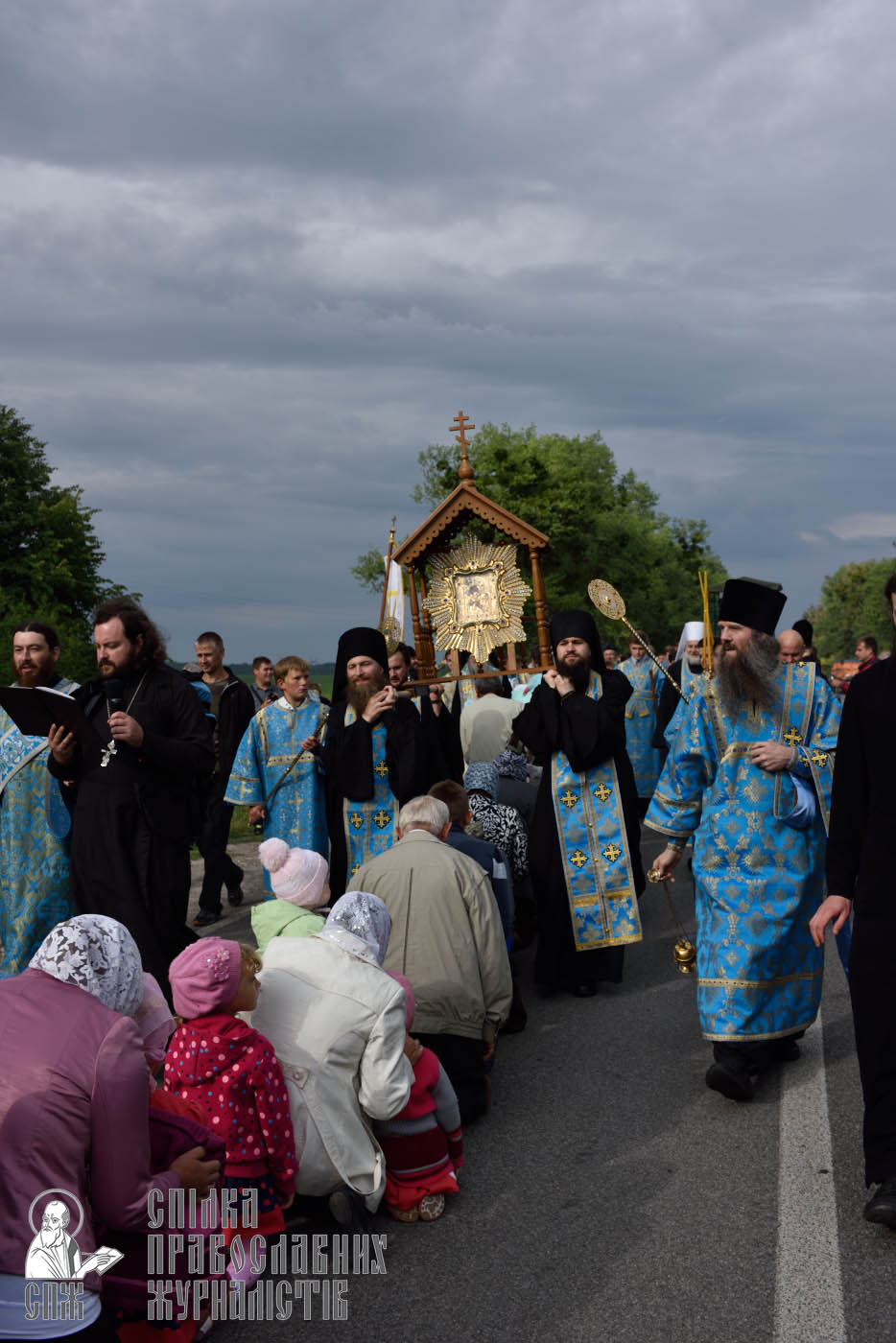 easter_procession_ukraine_pochaev_0360