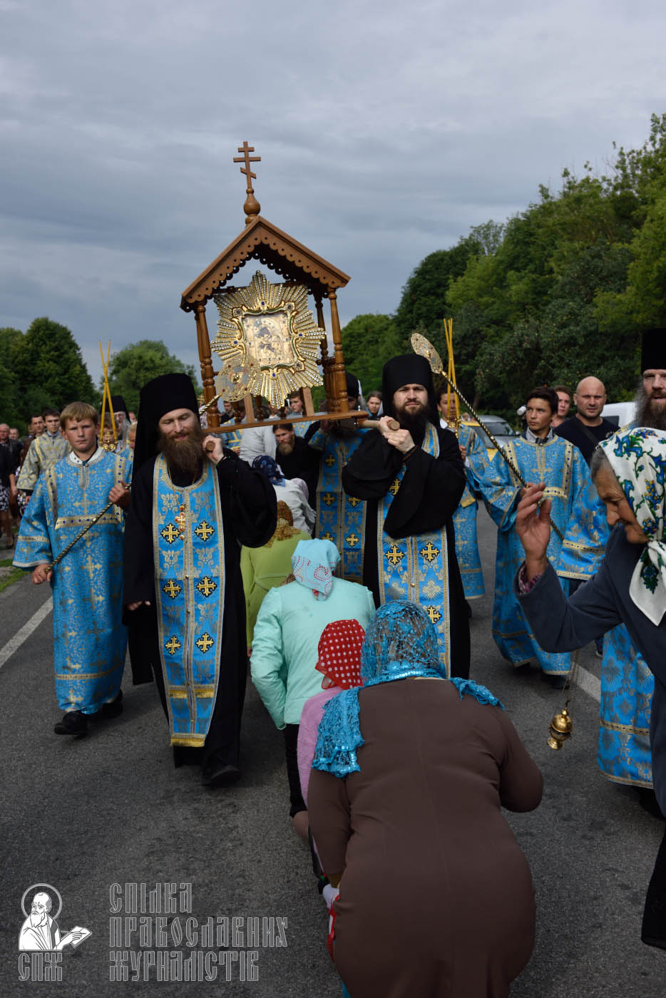 easter_procession_ukraine_pochaev_0364