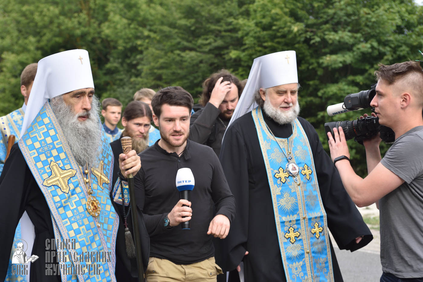 easter_procession_ukraine_pochaev_0367