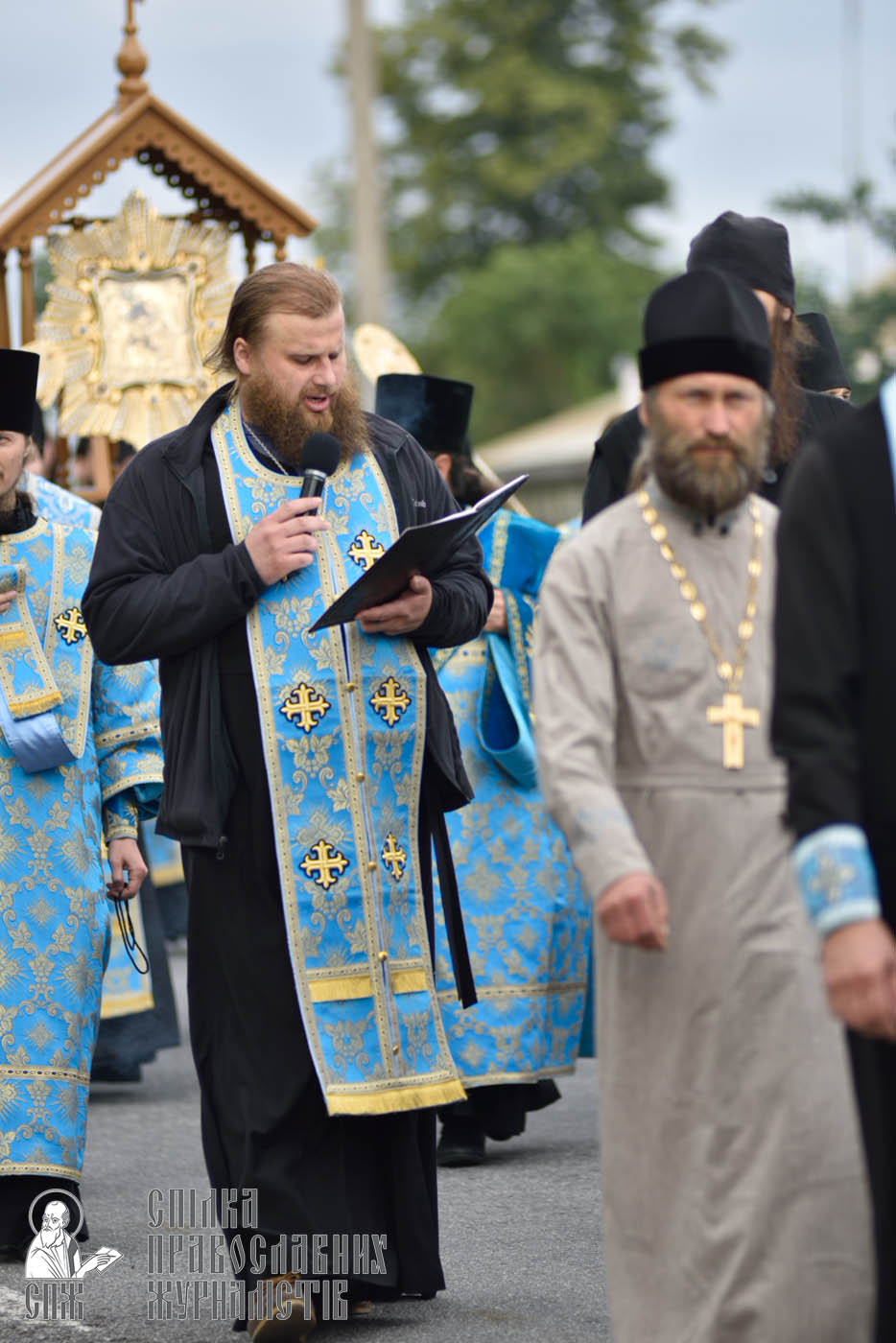 easter_procession_ukraine_pochaev_0384