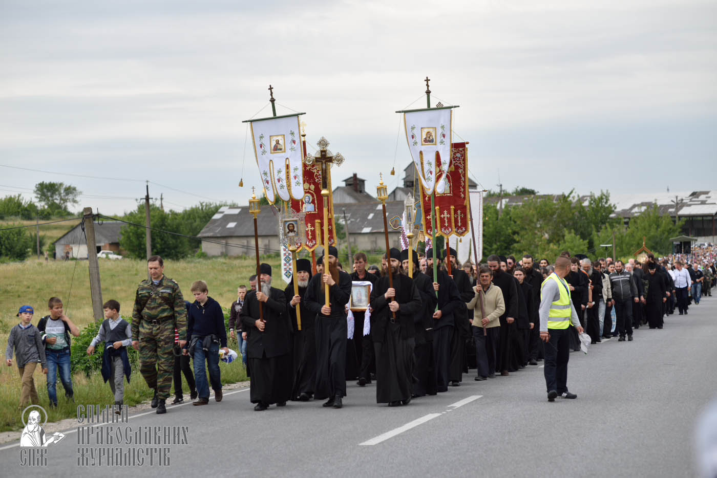 easter_procession_ukraine_pochaev_0390