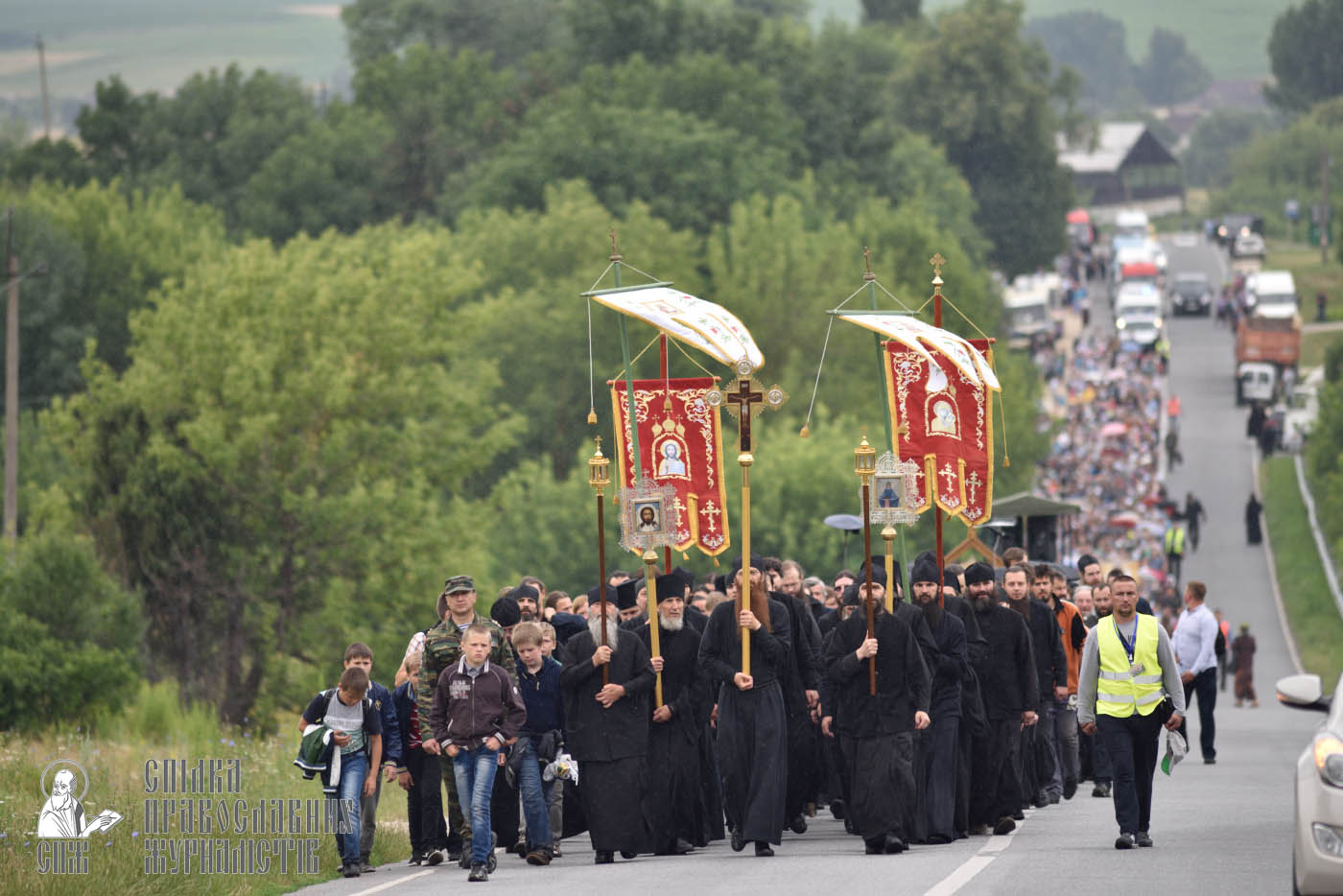 easter_procession_ukraine_pochaev_0395