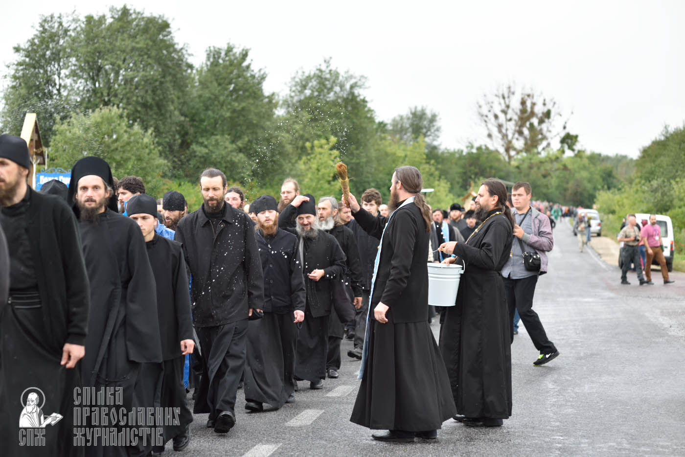 easter_procession_ukraine_pochaev_0412
