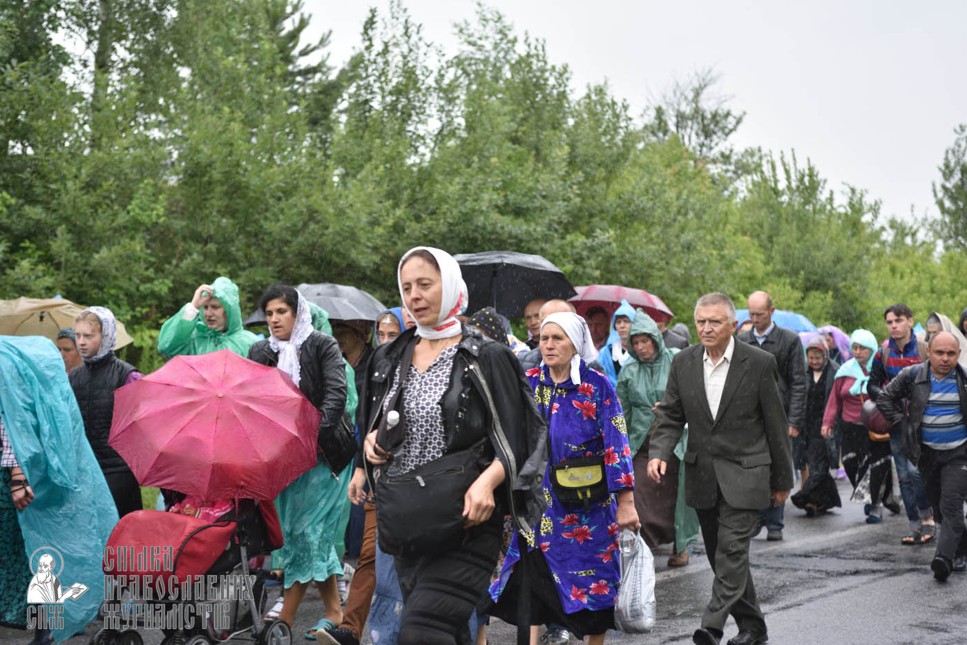 easter_procession_ukraine_pochaev_0422