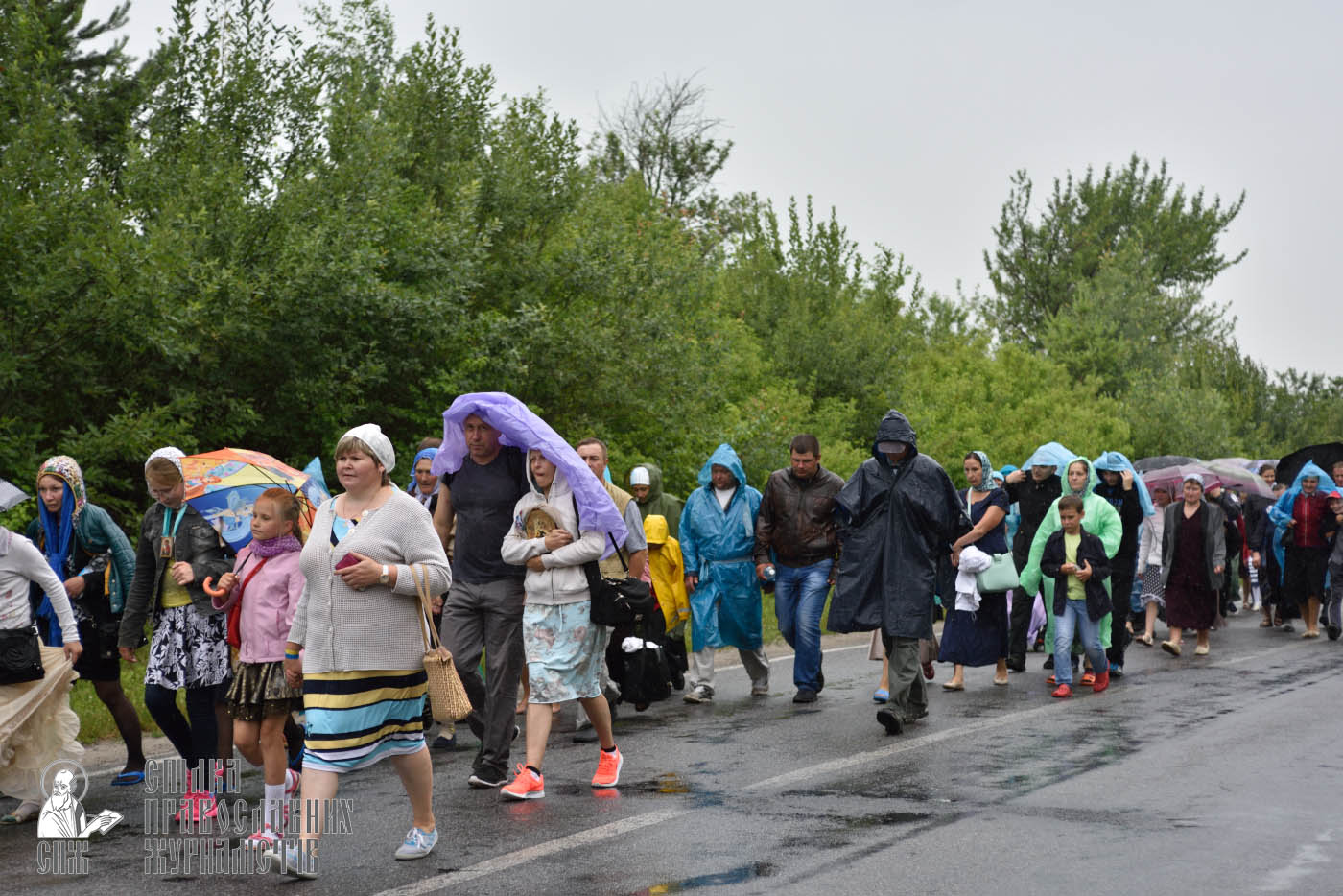 easter_procession_ukraine_pochaev_0425