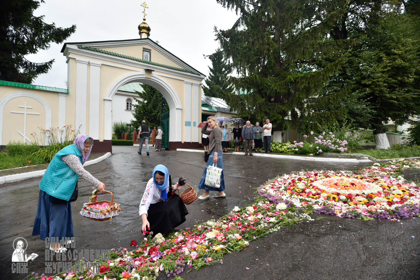 easter_procession_ukraine_pochaev_0440