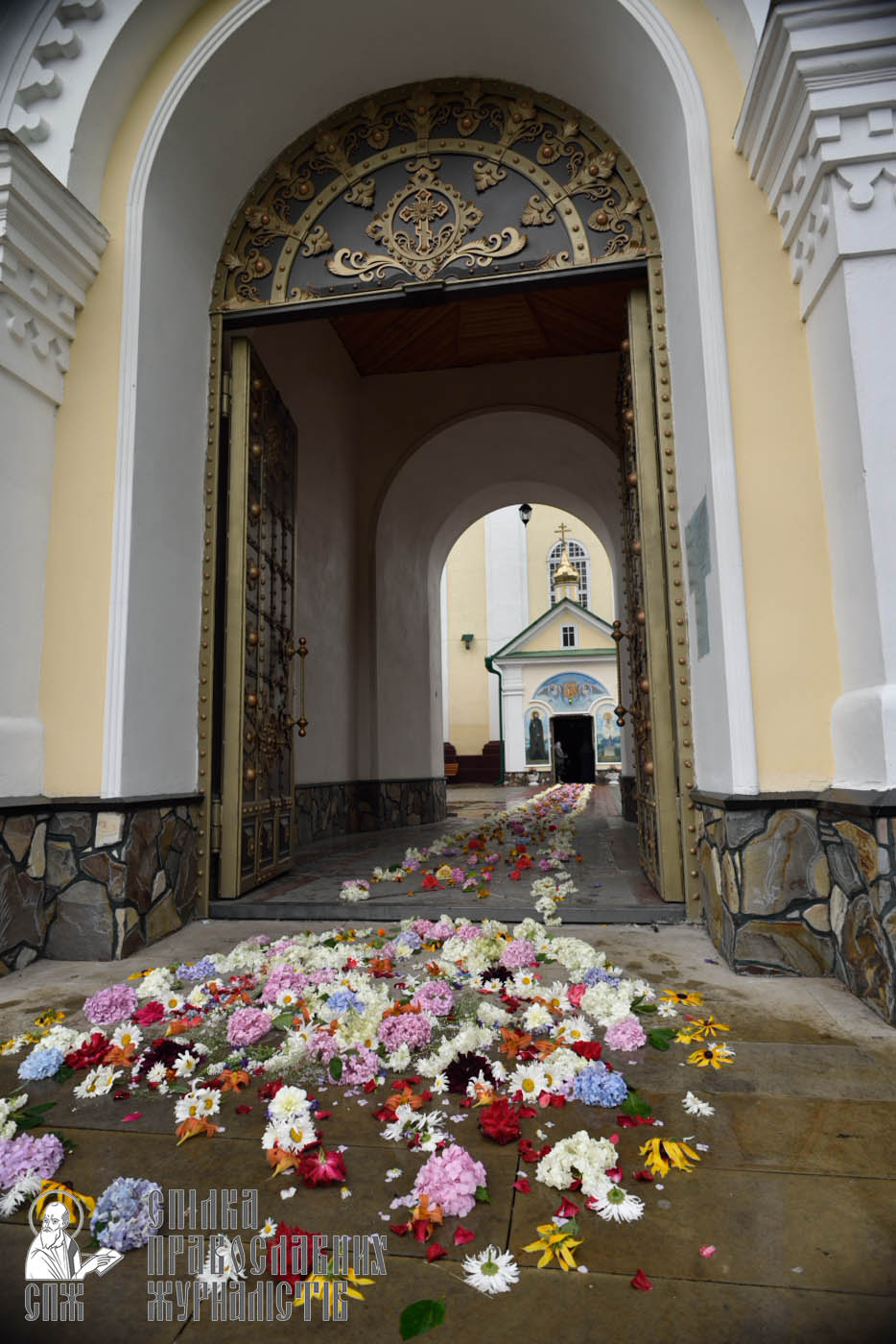 easter_procession_ukraine_pochaev_0443