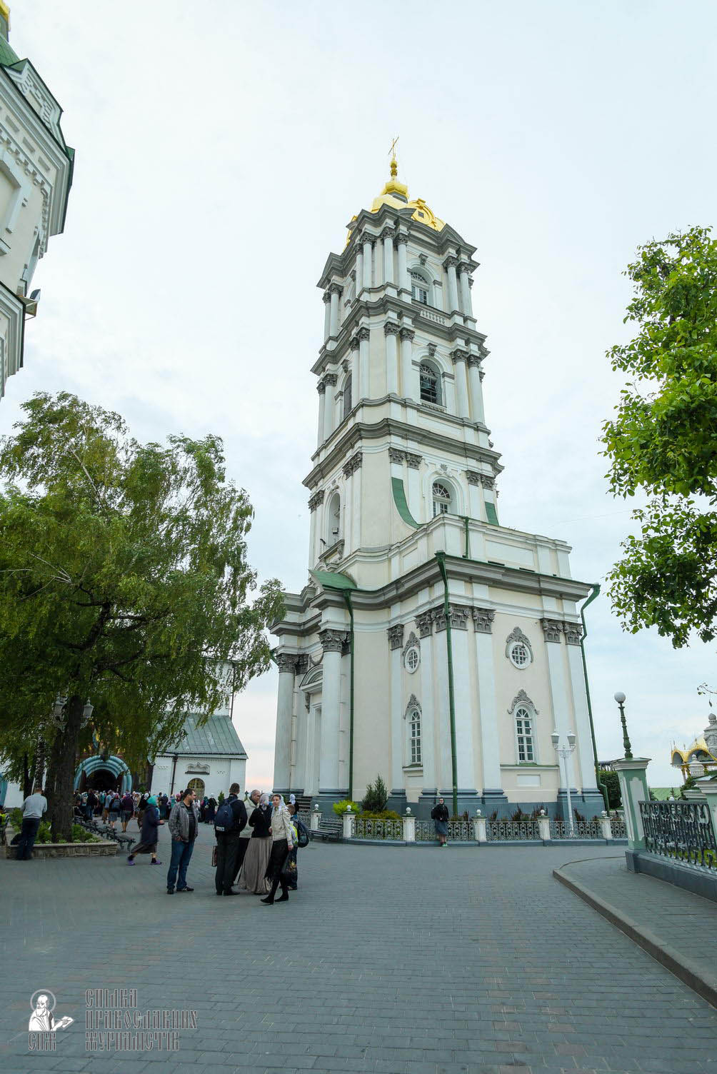easter_procession_ukraine_pochaev_sr_0007