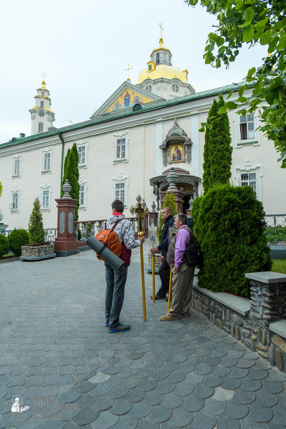 easter_procession_ukraine_pochaev_sr_0009
