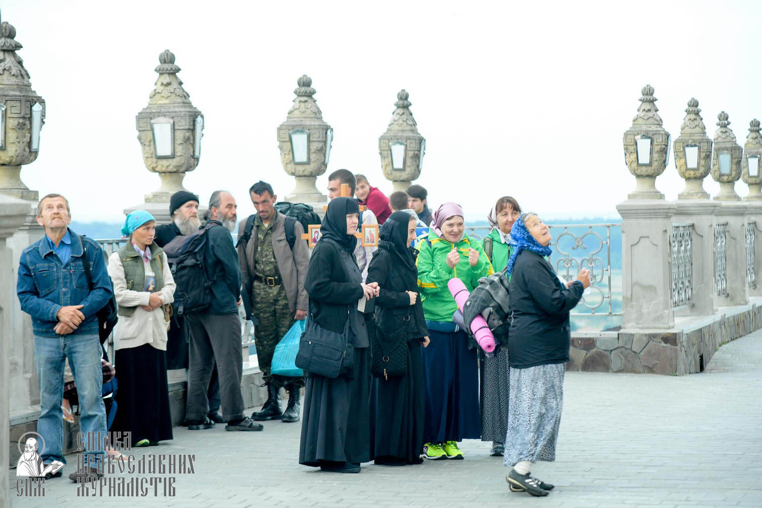 easter_procession_ukraine_pochaev_sr_0013