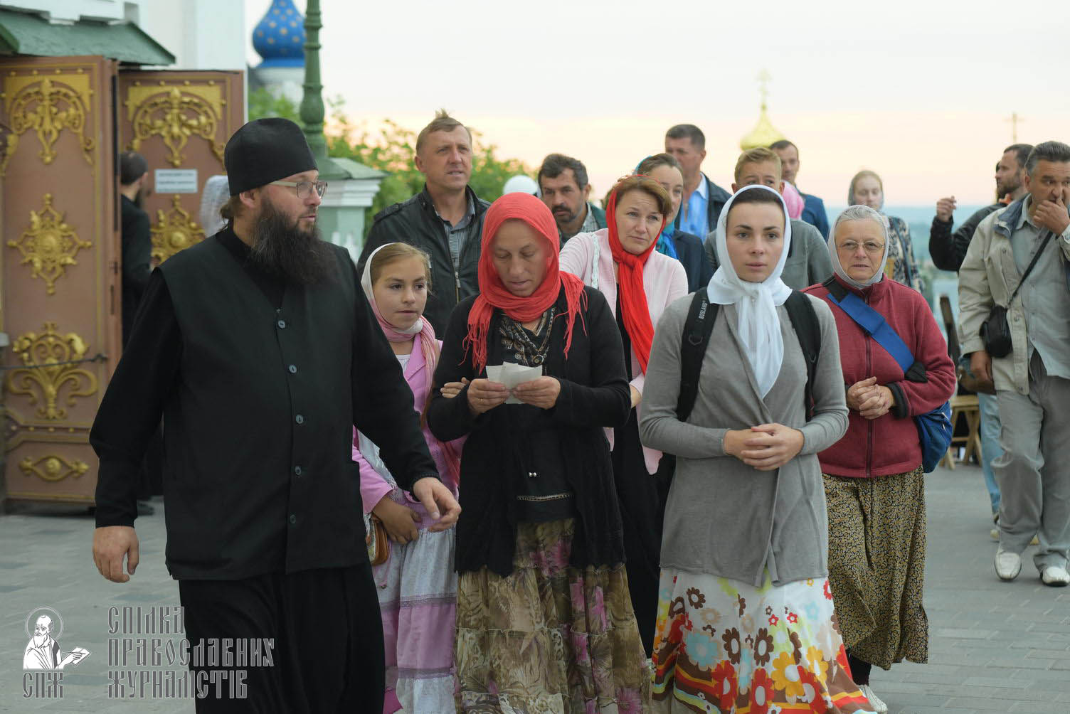 easter_procession_ukraine_pochaev_sr_0019