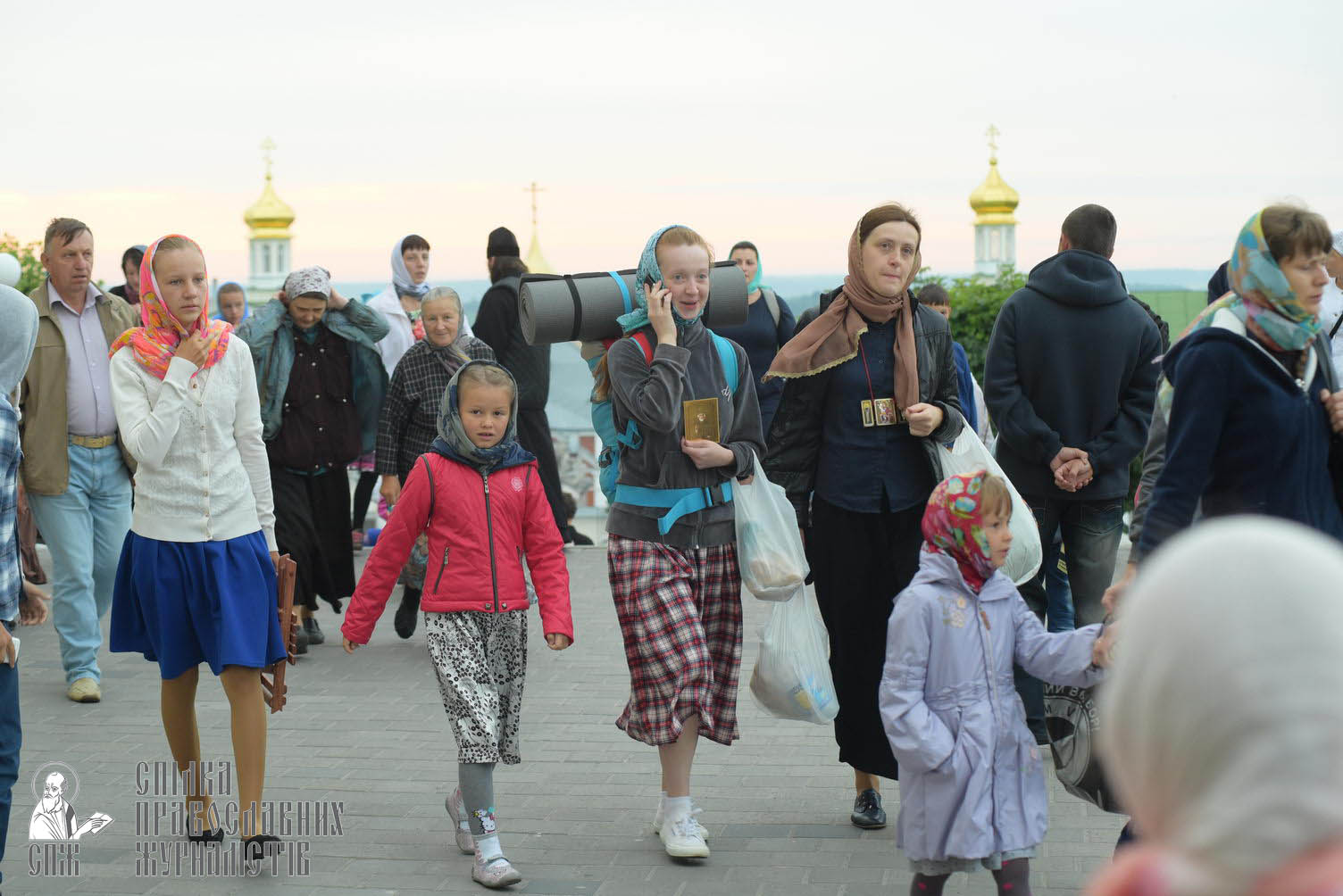 easter_procession_ukraine_pochaev_sr_0021