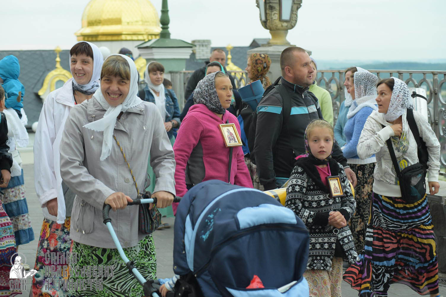easter_procession_ukraine_pochaev_sr_0024