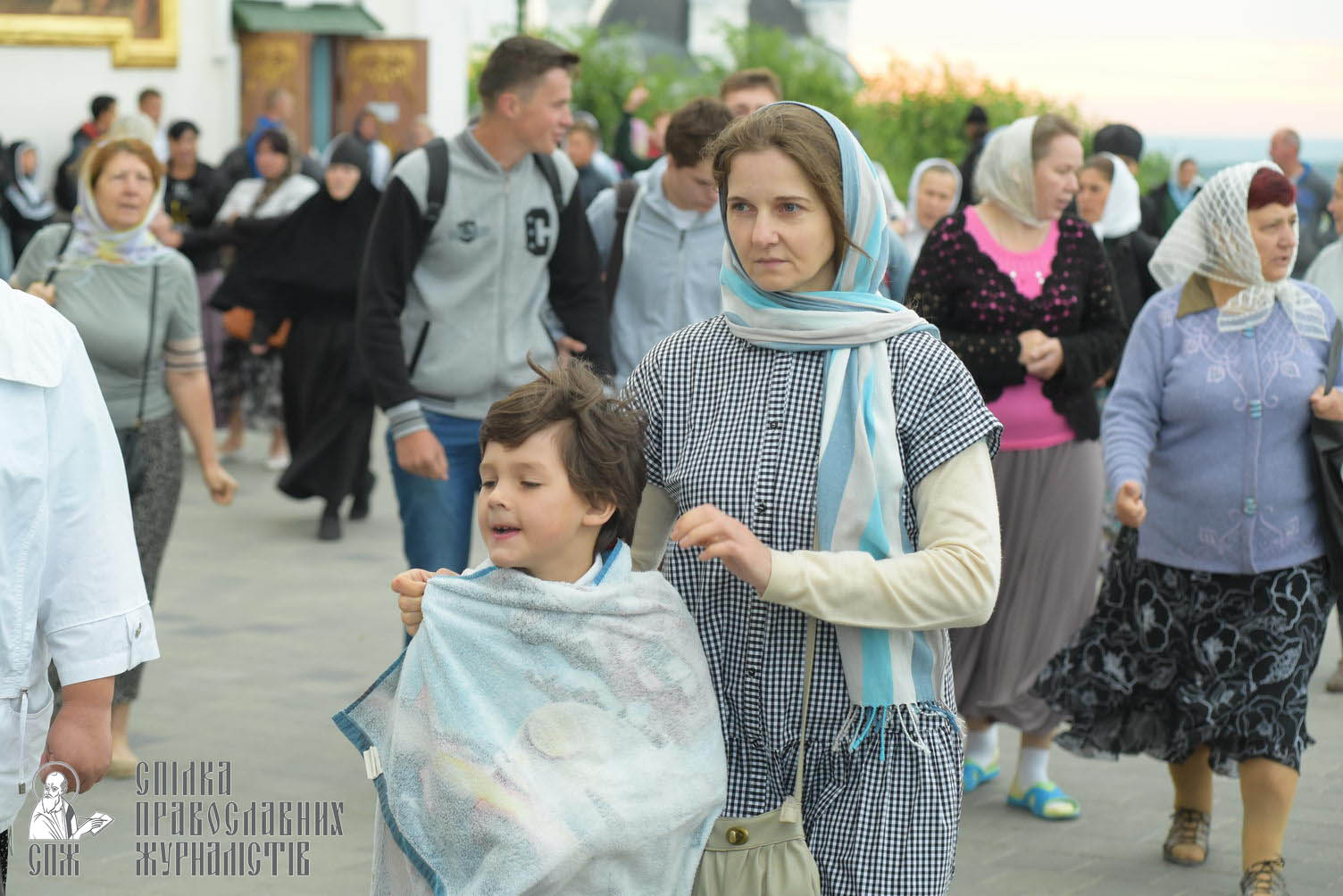 easter_procession_ukraine_pochaev_sr_0030