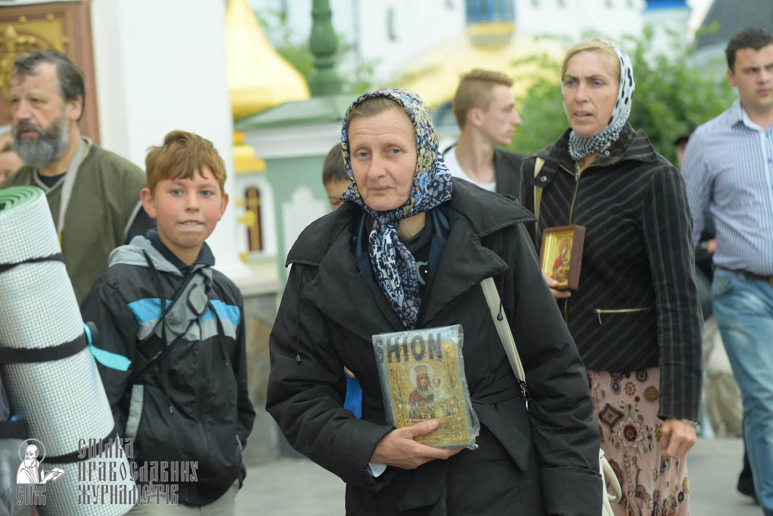 easter_procession_ukraine_pochaev_sr_0038