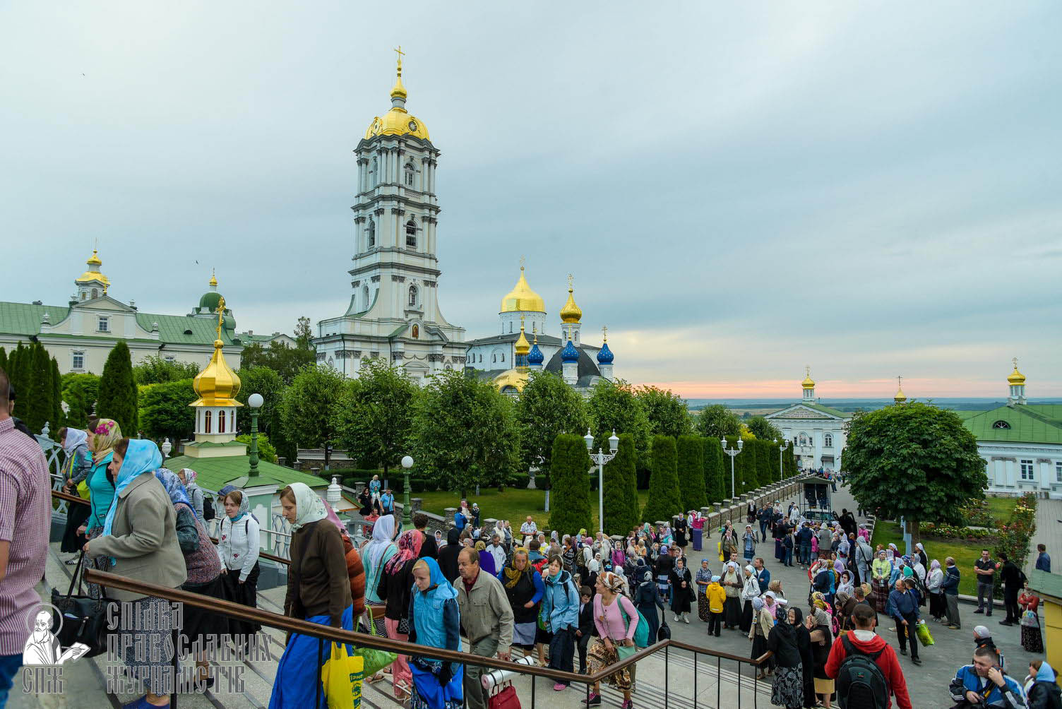 easter_procession_ukraine_pochaev_sr_0041