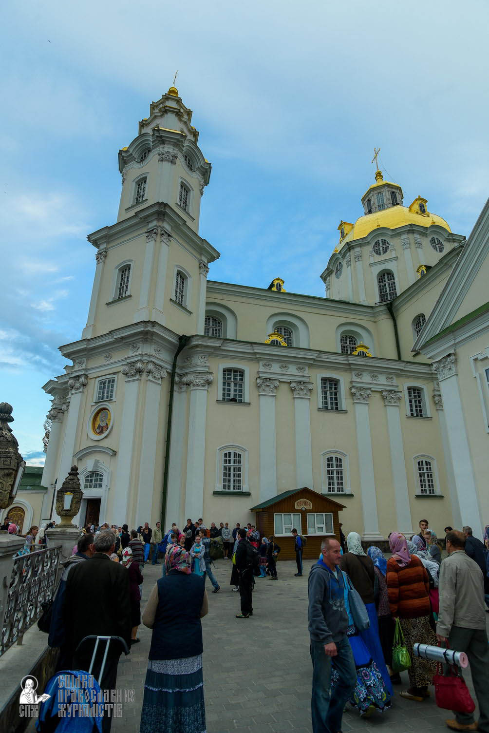 easter_procession_ukraine_pochaev_sr_0042