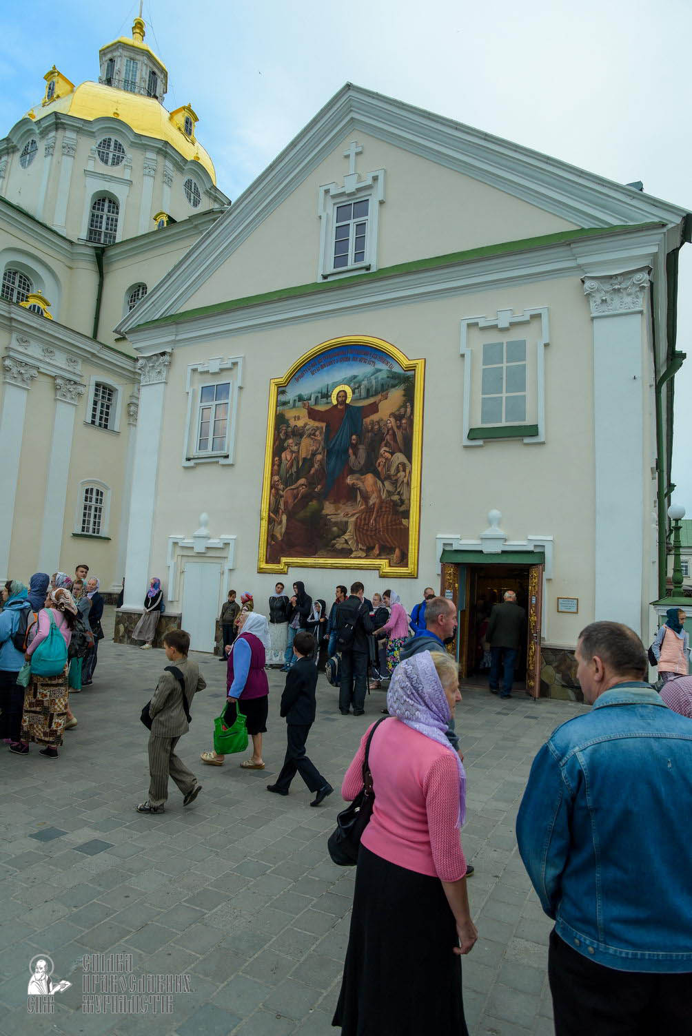 easter_procession_ukraine_pochaev_sr_0043