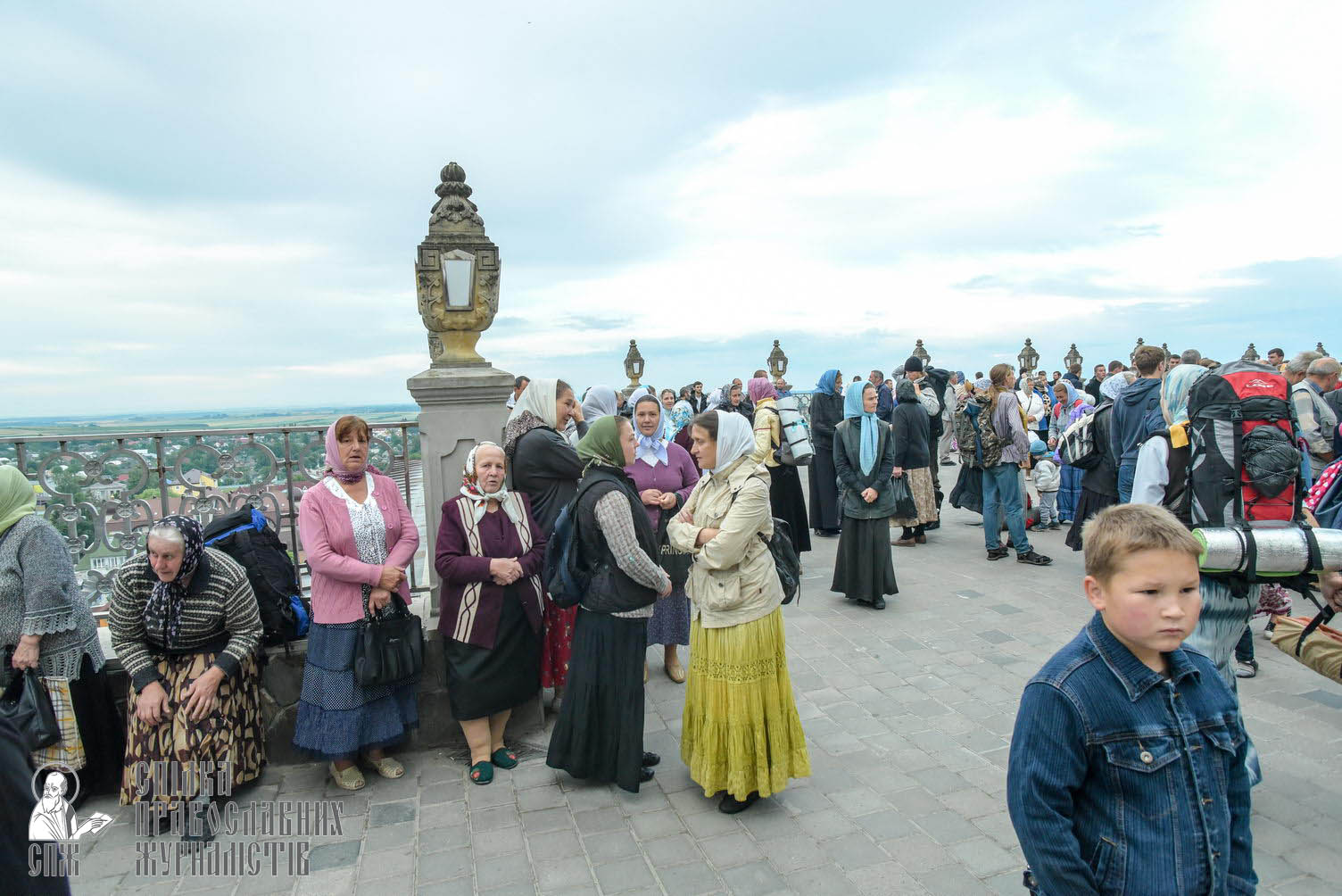 easter_procession_ukraine_pochaev_sr_0046