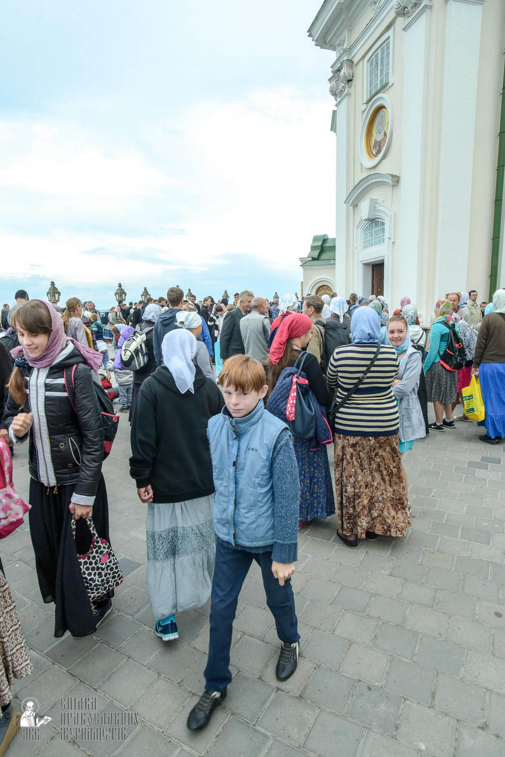 easter_procession_ukraine_pochaev_sr_0047