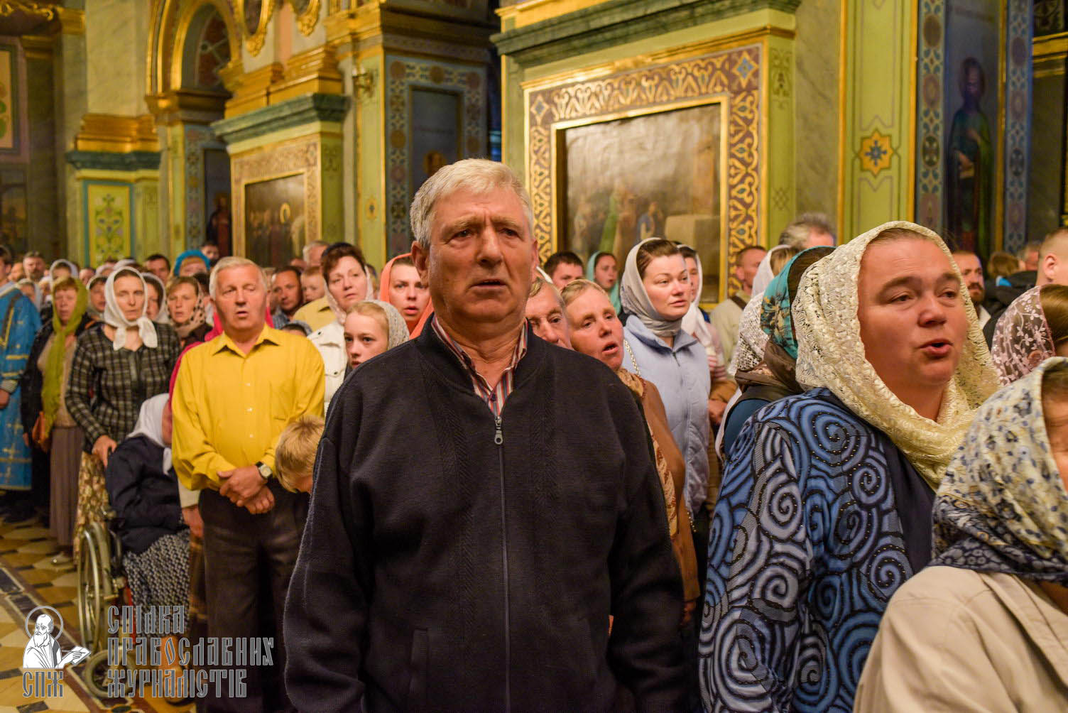 easter_procession_ukraine_pochaev_sr_0068