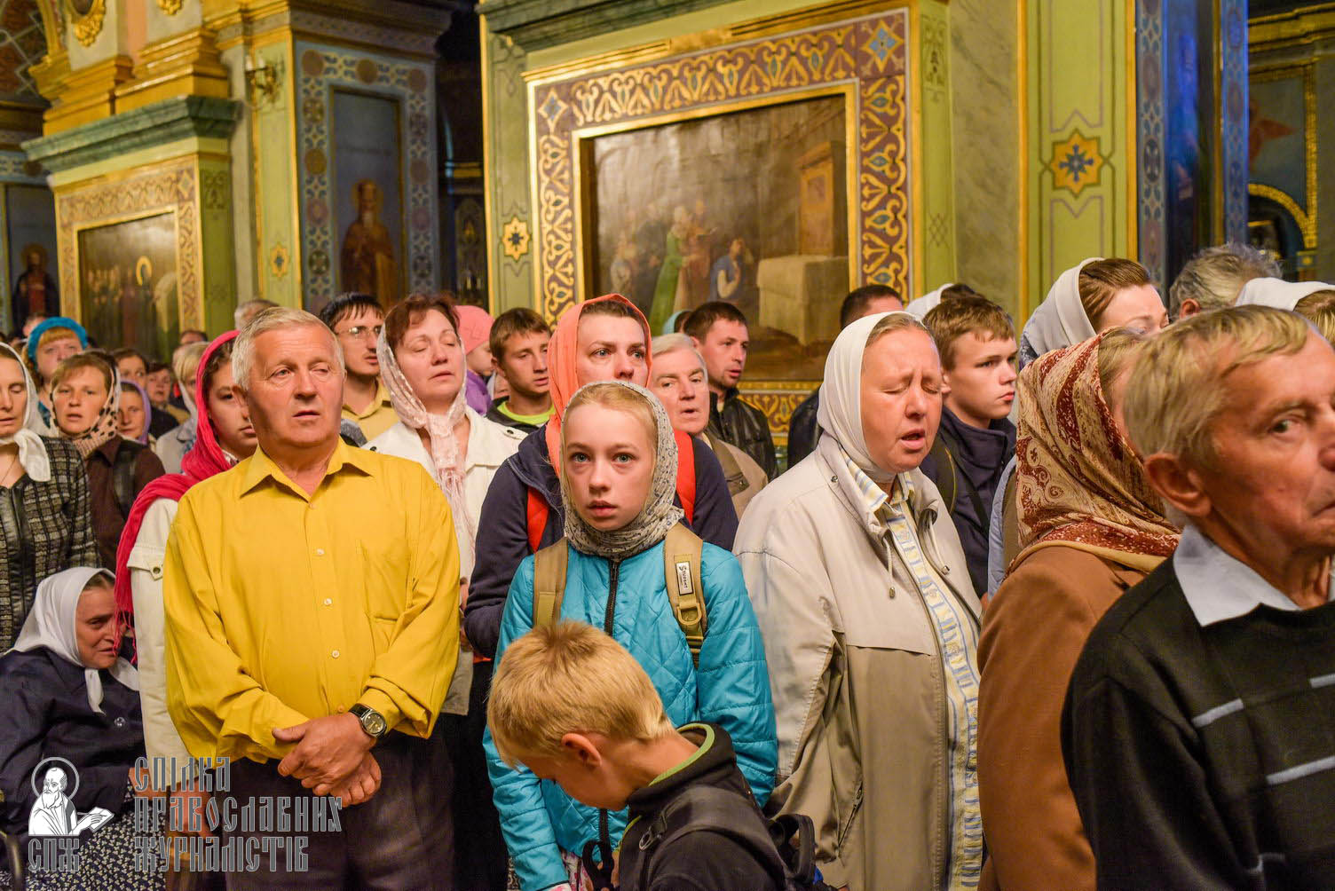 easter_procession_ukraine_pochaev_sr_0069