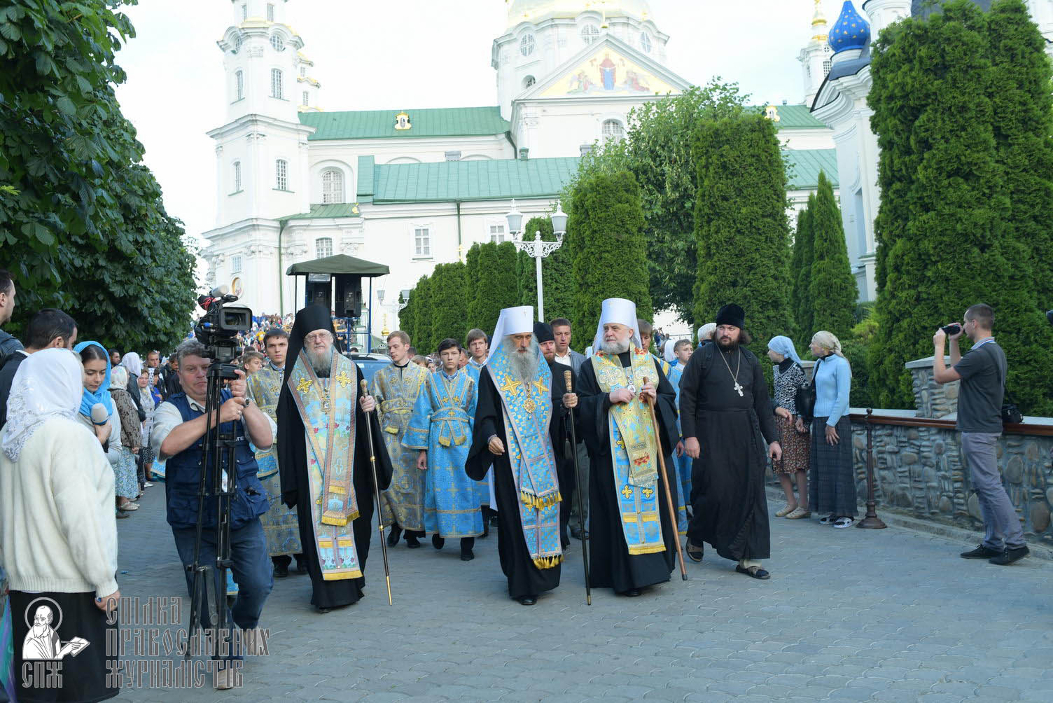 easter_procession_ukraine_pochaev_sr_0097