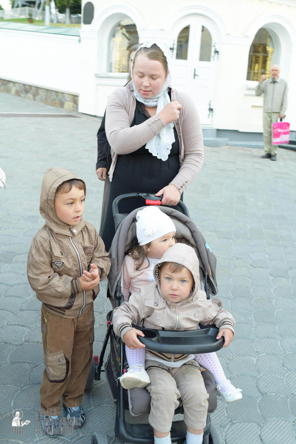 easter_procession_ukraine_pochaev_sr_0103