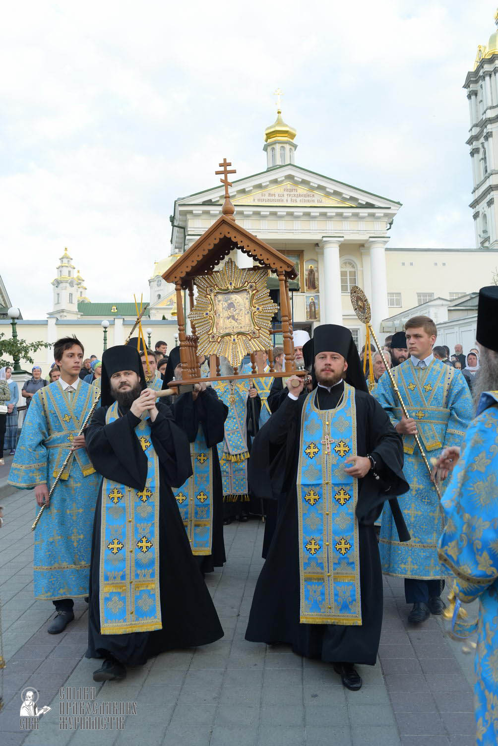 easter_procession_ukraine_pochaev_sr_0108