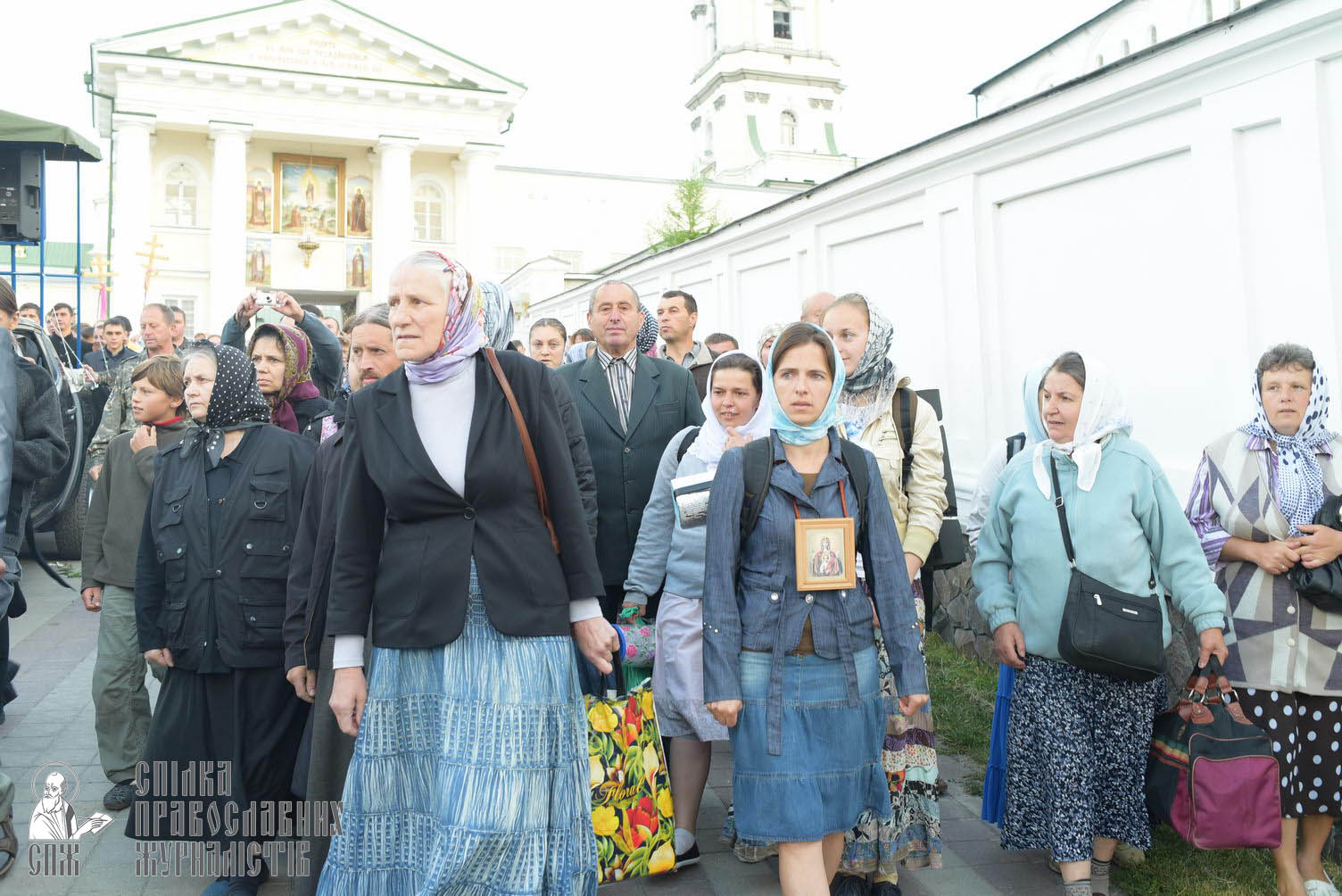 easter_procession_ukraine_pochaev_sr_0110