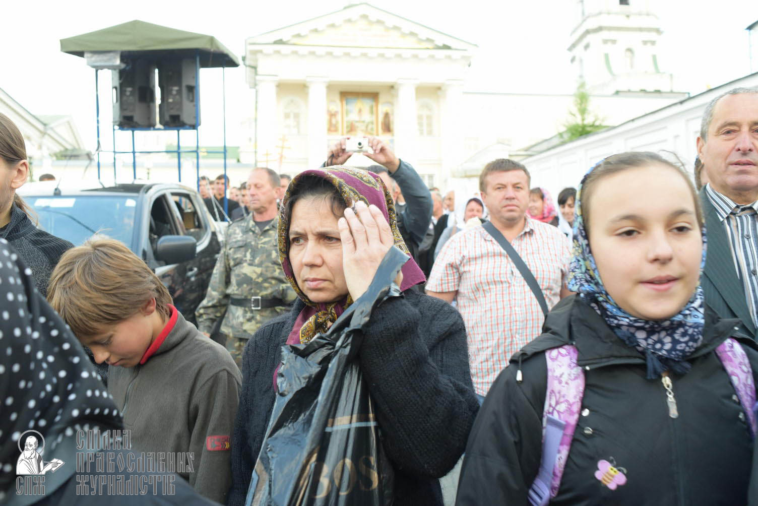 easter_procession_ukraine_pochaev_sr_0111