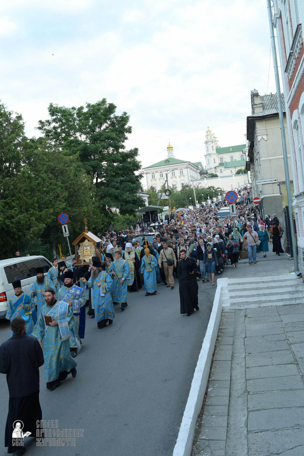easter_procession_ukraine_pochaev_sr_0112