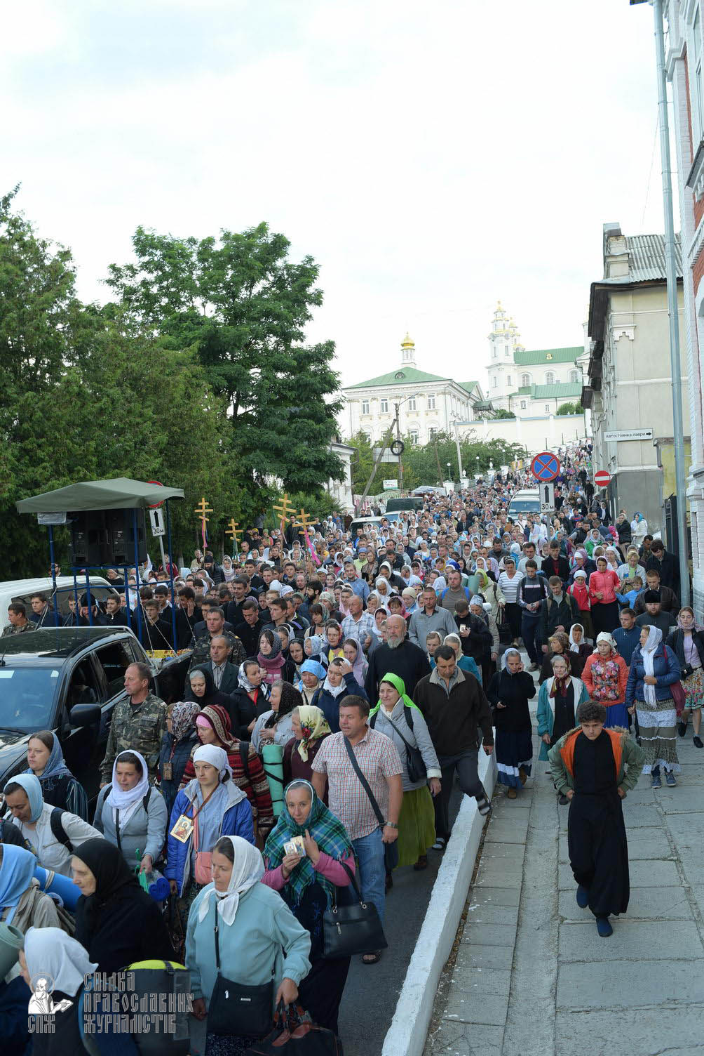 easter_procession_ukraine_pochaev_sr_0114